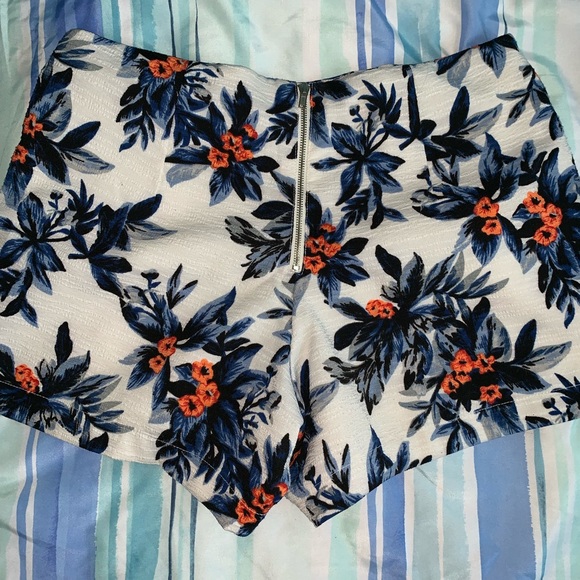 Francesca's Collections Pants - SUPER CUTE Shorts!!